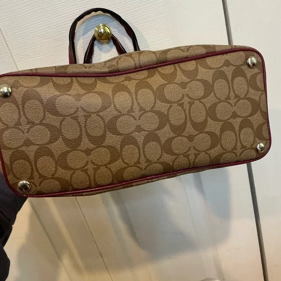 🌹🌹🌹 Coach Purse / Bag with Purple/Pink Trim - Picture 5 of 9